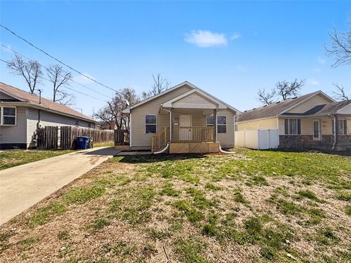 733 Se 27th Ct, Des Moines, IA, 50317-1232 | Card Image