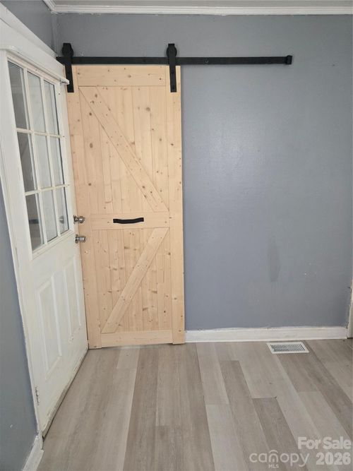 207 S Caldwell Ave, Newton, NC, 28658-2421 | Card Image