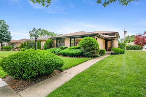 8446 Avers Ave, Skokie, IL, 60076-2838 | Card Image