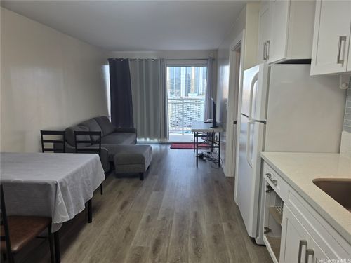 2204-1655 Makaloa St, Honolulu, HI, 96814-3937 | Card Image