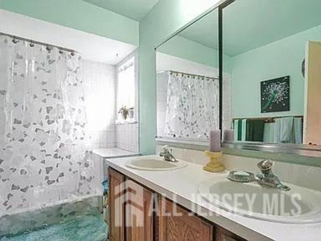 29 Jeffrey Cir, House other with 4 bedrooms, 3 bathrooms and null parking in Dayton NJ | Image 51