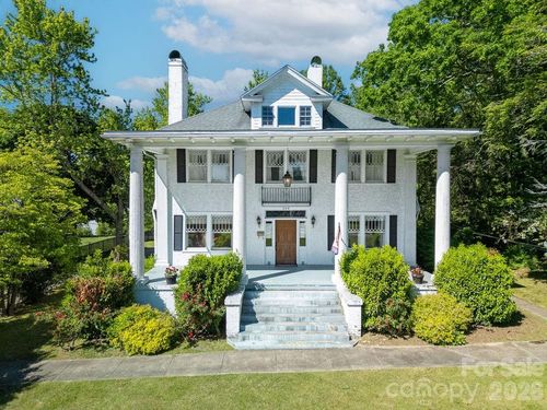 208 Probart St, Brevard, NC, 28712-3685 | Card Image