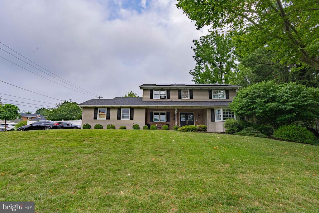 Blenheim Dr, Easton, PA 18045