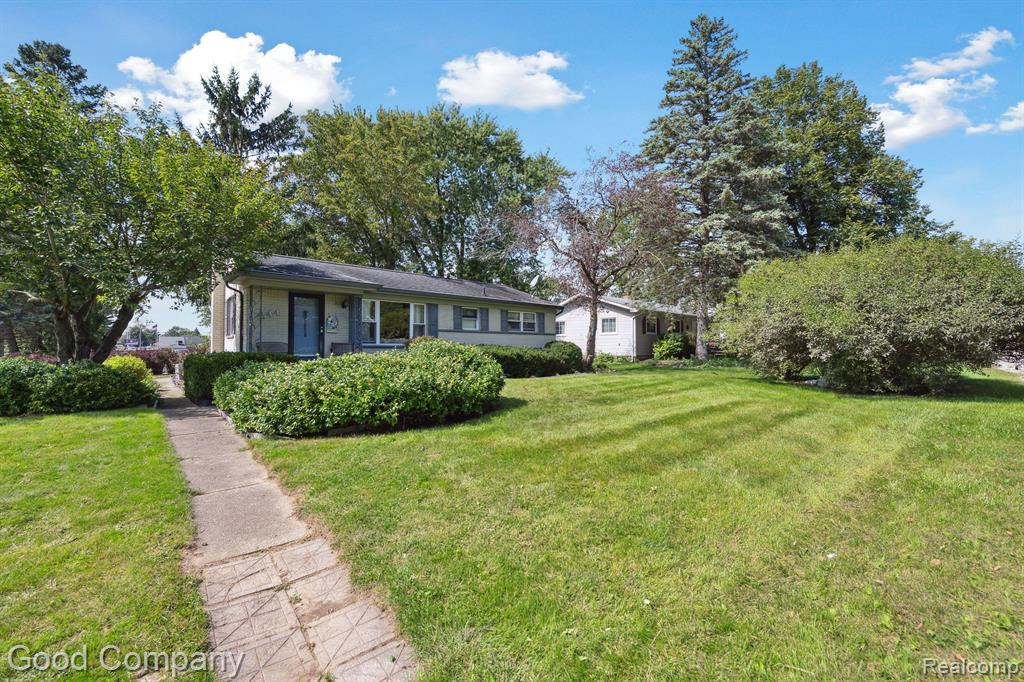 Scott St, South Lyon, MI 48178