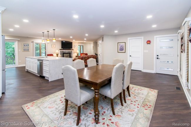 Great Open Floor Plan | Image 8