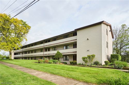 888 Rosamond Avenue, Akron, OH, 44307 | Card Image