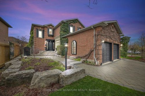 4285 Credit Pointe Dr, Mississauga, ON, L5M3J8 | Card Image