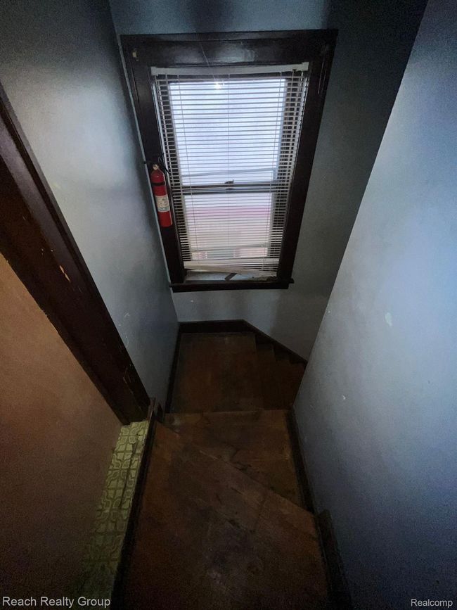 From upper Colonial unit toward entry area | Image 17