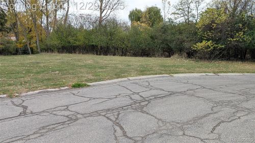 1733 Morningside Way, Bloomfield Hills, MI, 48302-1244 | Card Image