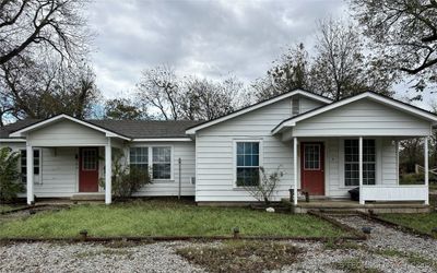 106 N Henderson Street, Home with 3 bedrooms, 2 bathrooms and null parking in Caddo OK | Image 1