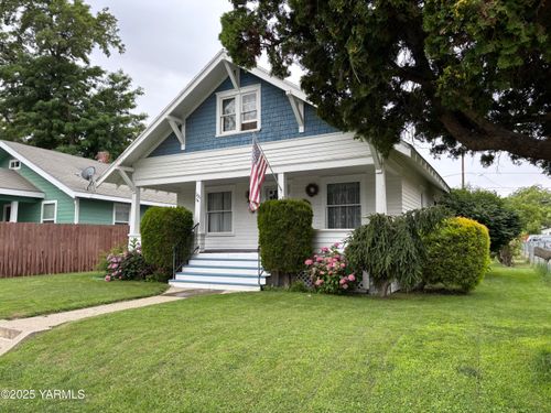 306 Avenue G, Grandview, WA, 98930-1246 | Card Image