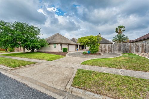 1813 Ezekiel Ct, Corpus Christi, TX, 78418-7524 | Card Image