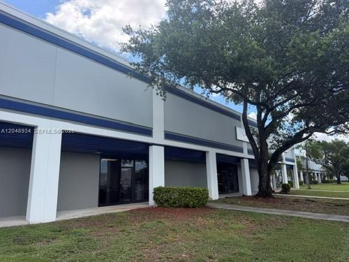 10-11701 Nw 102nd Rd, Medley, FL, 33178-1016 | Card Image