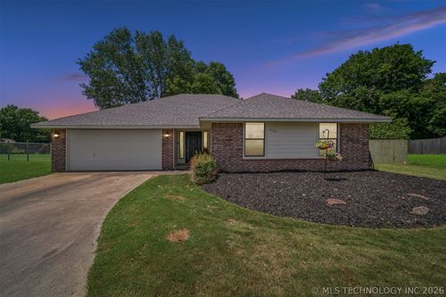9720 Swan Drive, Broken Arrow, OK, 74014 | Card Image