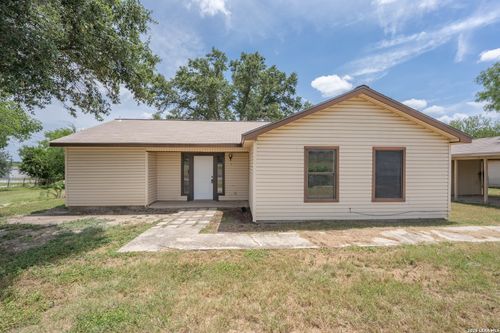 1515 Geneva St, Castroville, TX, 78009-2725 | Card Image