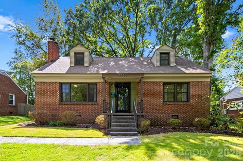 2220 Arnold Dr, Charlotte, NC, 28205-3818 | Card Image