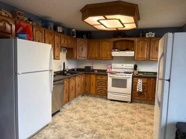 4807 47 St, House other with 5 bedrooms, 3 bathrooms and 6 parking in Hardisty AB | Image 8