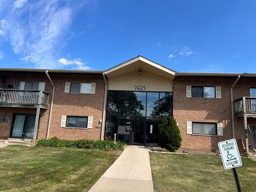 107-7425 Brookdale Dr, Darien, IL, 60561-4261 | Card Image