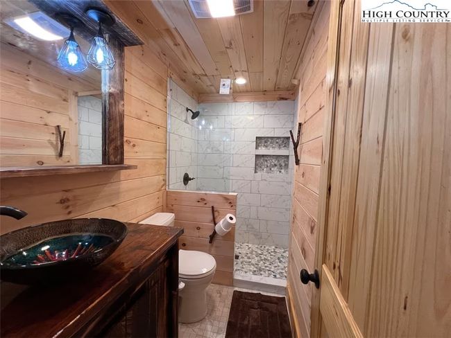Bathroom 2 | Image 15
