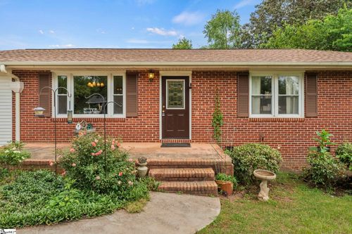 105 Pueblo Dr, Greenville, SC, 29617-7424 | Card Image