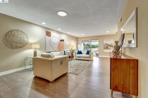 c-2767 2767 Miradero Dr, SANTA BARBARA, CA, 93105 | Card Image