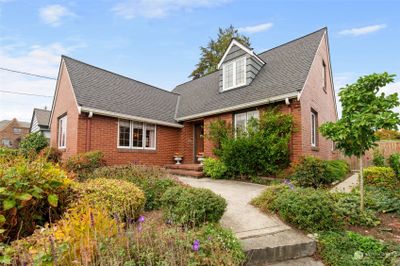 2864 29th Avenue W, House other with 3 bedrooms, 1 bathrooms and 1 parking in Seattle WA | Image 2