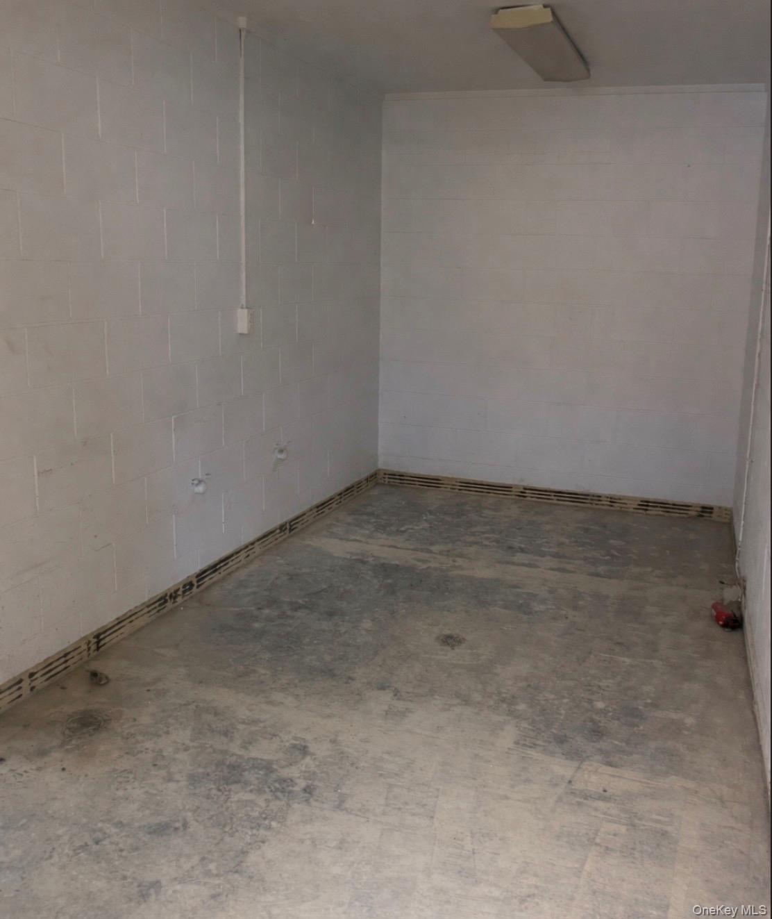 Commercial Lease in Lloyd
