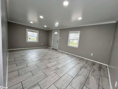 1007 S James St, Ottumwa, IA, 52501-5410 | Card Image