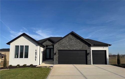 16751 S Fellows St, Olathe, KS, 66062-7821 | Card Image