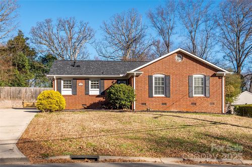 7117 Woodstream Dr, Charlotte, NC, 28210-6014 | Card Image