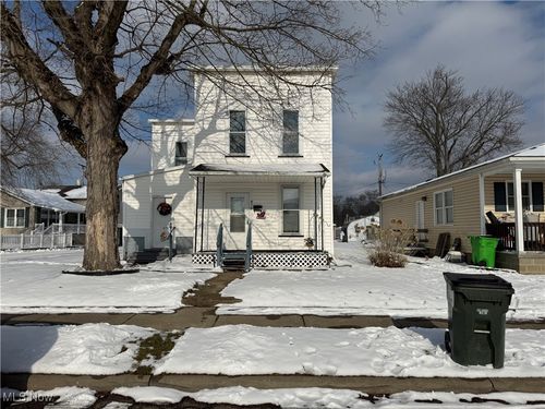 515 W 3rd St, Uhrichsville, OH, 44683-2039 | Card Image