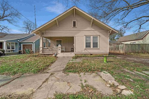 713 N Commerce St, Gainesville, TX, 76240-3212 | Card Image