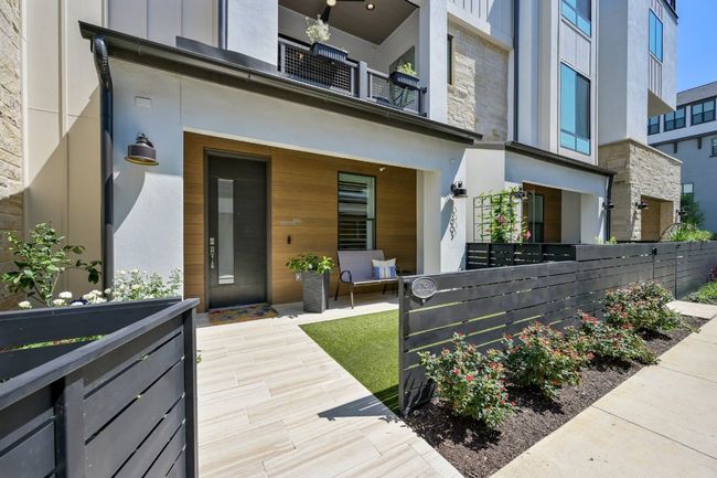 Enjoy the K-9 artificial turf in the front yard, ceramic tiled walkway, upgraded landscaping, and potted plants which also convey! | Image 31