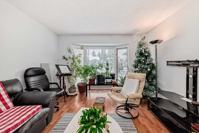 7 Hawksley Crescent Nw, Home with 4 bedrooms, 2 bathrooms and 4 parking in Calgary AB | Image 6