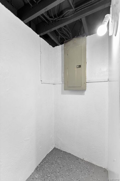 25037 Joy Rd, Dearborn Heights, MI, 48127-1385 | Card Image