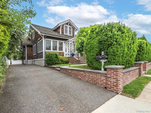 29 Birch St, Locust Valley, NY, 11560-1707 | Card Image