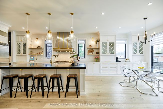 35 Heber Down Cres, House other with 5 bedrooms, 5 bathrooms and 6 parking in Whitby ON | Image 5