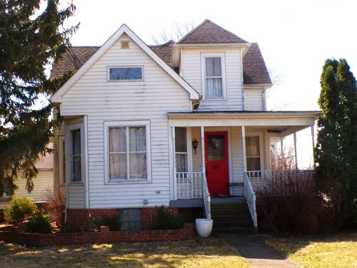 607 E Washington St, Downs, IL, 61736-9330 | Card Image