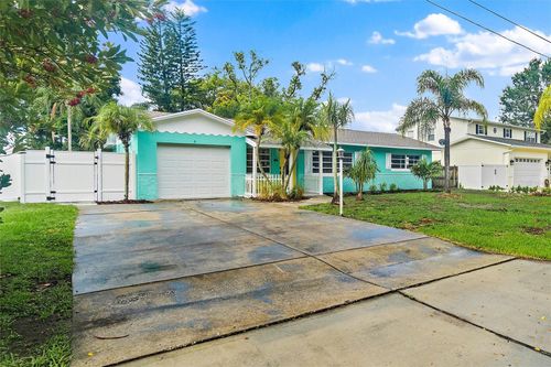11220 Cherokee Dr, SAINT PETERSBURG, FL, 33708-3040 | Card Image