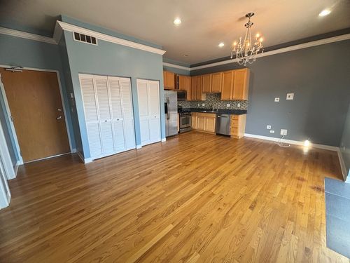 apt-404-2120 Washington Blvd, Chicago, IL, 60612-2349 | Card Image