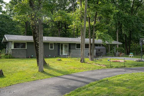 18 W Skyview Dr, Cohoes, NY, 12047-3840 | Card Image