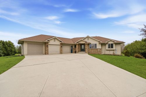 W3932 Linden Ct, TAYCHEEDAH, WI, 53049 | Card Image