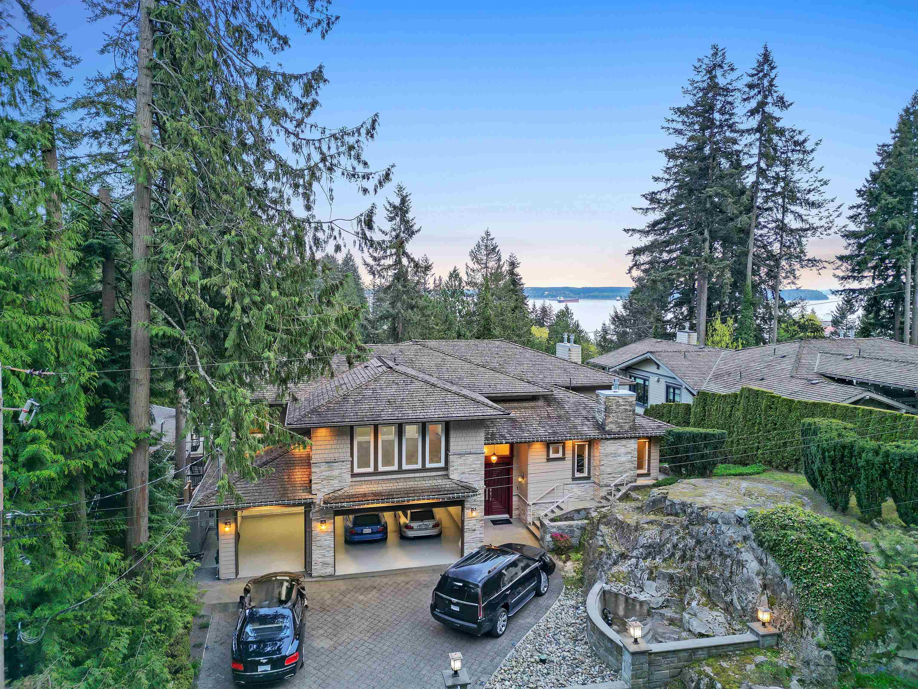 3930 Bayridge Avenue, House other with 5 bedrooms, 5 bathrooms and 3 parking in West Vancouver BC | Image 3