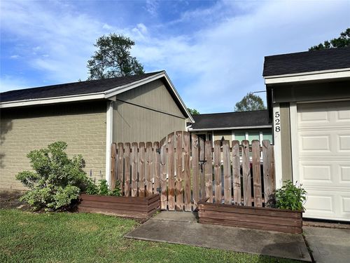 528 Belmont Dr, Friendswood, TX, 77546-5602 | Card Image