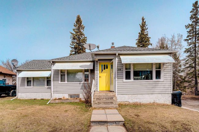 110 1 Avenue Ne, Home with 2 bedrooms, 1 bathrooms and 4 parking in Sundre AB | Image 1