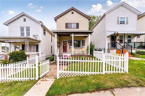 417 Vine St, Greensburg, PA, 15601-4211 | Card Image