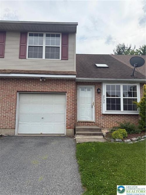 2732 Victoria Ln, Easton, PA, 18045-5272 | Card Image