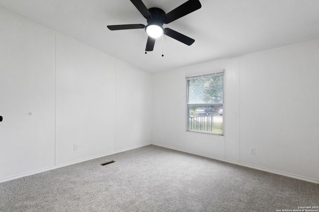 15024 Mesquite St, House other with 3 bedrooms, 2 bathrooms and null parking in Lytle TX | Image 17