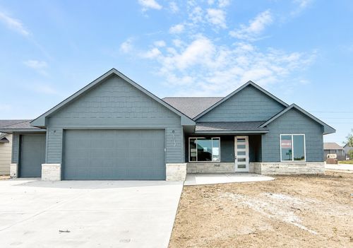 5400 N Toben Ct, Bel Aire, KS, 67226-8866 | Card Image
