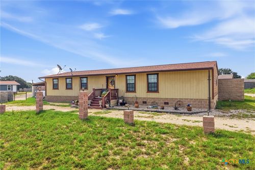288 County Road 341, La Vernia, TX, 78121-4921 | Card Image